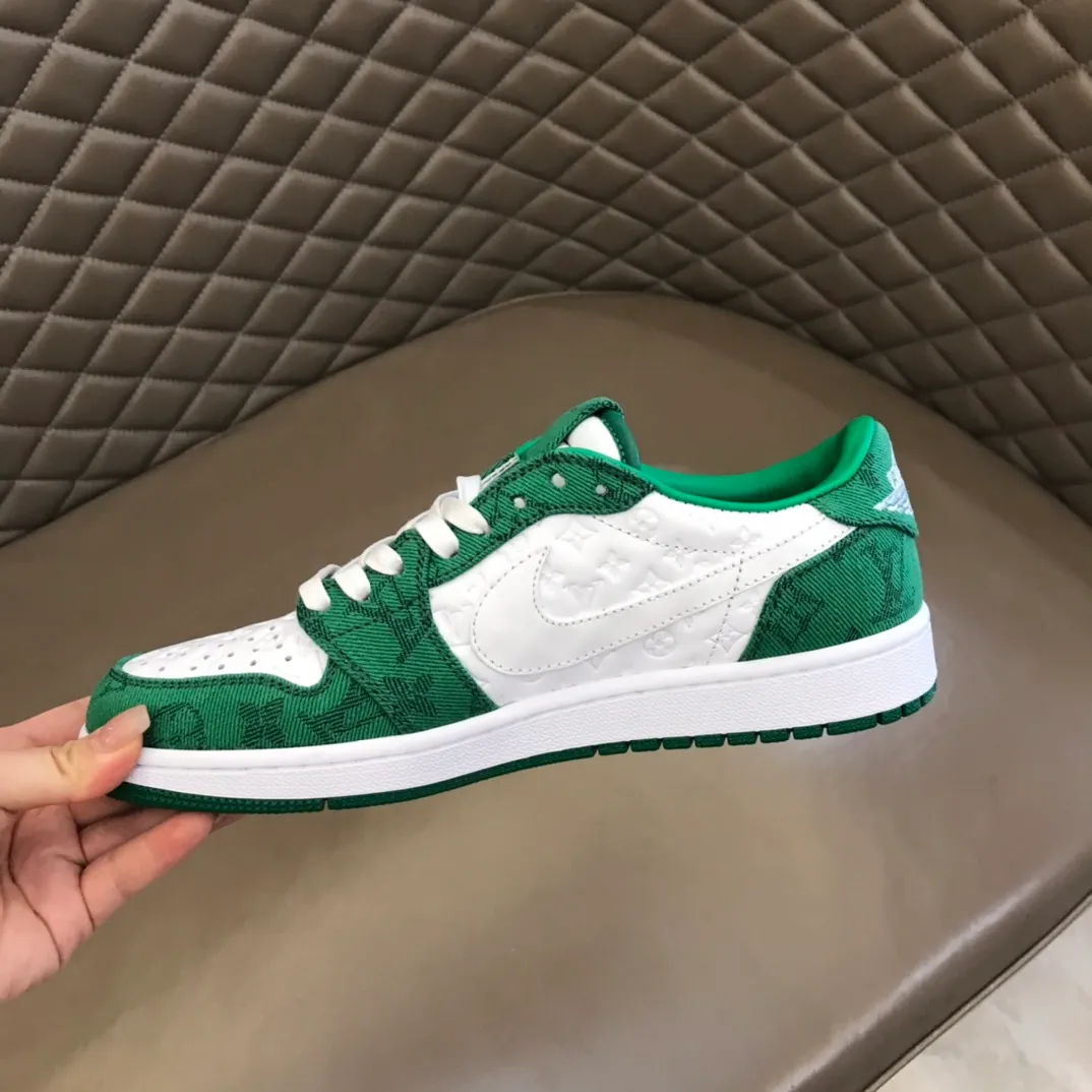 Men's shoes 💰p440 "*OUIS *UITTO* Nike" new original drawer box, co-branded low-top casual sneakers, this sneaker is completely made of denim canvas splicing leather, decorated with Louis Vuitton's iconic monogram and Damierl pattern with natural cowhide piping. The upper of this shoe combines LV’s most classic Monogram and Damier elements, giving it a sense of luxury and recognition! Size: 38-45